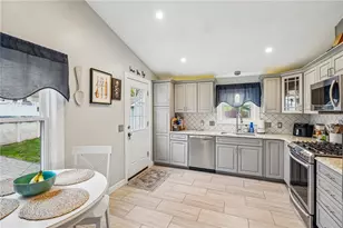 87 Evergreen St, Cumberland, RI 02864 - Photo 7