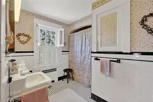 2338 Cranston St, Cranston, RI 02920 - Photo 11