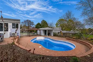 37 Carlson Cir, West Warwick, RI 02893 - Photo 11