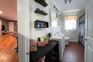 162 SE Eastwood Ave, Providence, RI 02909 - Photo 15