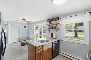 17 Gloucester St, Warwick, RI 02886 - Photo 9