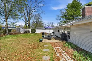 17 Gloucester St, Warwick, RI 02886 - Photo 33