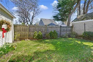 122 Caporal St, Cranston, RI 02910 - Photo 5
