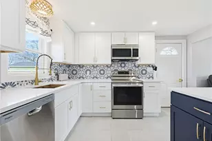 34 Massachusetts Ave, Cumberland, RI 02864 - Photo 9