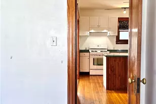 44 Bellevue Ave, Pawtucket, RI 02861 - Photo 23