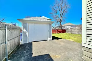 44 Bellevue Ave, Pawtucket, RI 02861 - Photo 41