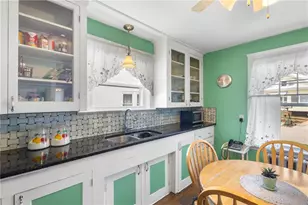 381 Auburn St, Cranston, RI 02910 - Photo 11