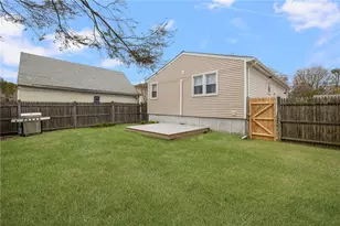 48 Spicer St, North Providence, RI 02904 - Photo 27