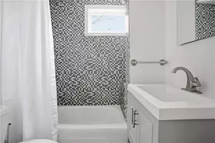 48 Constitution St, Bristol, RI 02809 - Photo 23