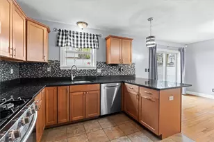 515 Pleasant St, Pawtucket, RI 02860 - Photo 17