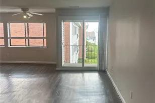 3 Admiralty Dr, Middletown, RI 02842 - Photo 5