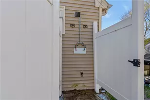 844 Boston Neck Rd, Narragansett, RI 02882 - Photo 13
