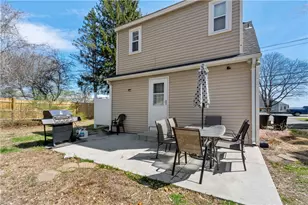 844 Boston Neck Rd, Narragansett, RI 02882 - Photo 15