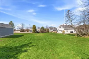 528 Metacom Ave, Bristol, RI 02809 - Photo 37