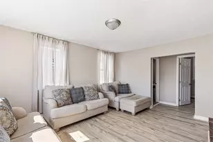 435 Broadway, East Providence, RI 02914 - Photo 5