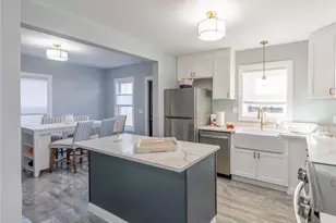 18 Hall Ave, Newport, RI 02840 - Photo 3