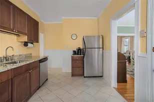 8 Everett St, Newport, RI 02840 - Photo 13
