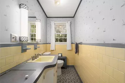 21 Smith Street, Bristol, RI 02809 - Photo 15