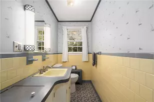 21 Smith St, Bristol, RI 02809 - Photo 15