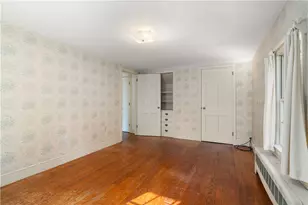 21 Smith St, Bristol, RI 02809 - Photo 3