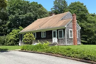 21 Smith St, Bristol, RI 02809 - Photo 5