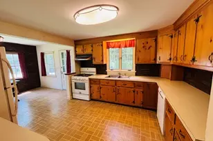 21 Smith St, Bristol, RI 02809 - Photo 9