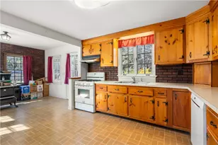 21 Smith St, Bristol, RI 02809 - Photo 9