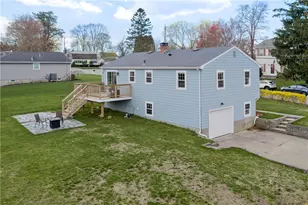 25 Overhill Rd, Warren, RI 02885 - Photo 3