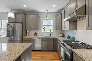 54 Carpenter St, Warwick, RI 02886 - Photo 5