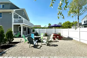90 Wolcott Ave, Middletown, RI 02842 - Photo 21