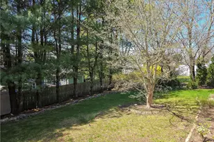 111 Wannamoisett Rd, East Providence, RI 02914 - Photo 31