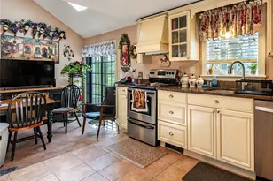 111 Wannamoisett Rd, East Providence, RI 02914 - Photo 9