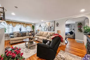 111 Wannamoisett Rd, East Providence, RI 02914 - Photo 15