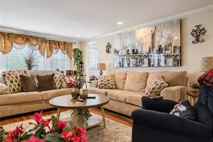 111 Wannamoisett Rd, East Providence, RI 02914 - Photo 5