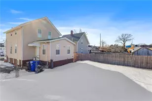 103 Newton St, Pawtucket, RI 02860 - Photo 9