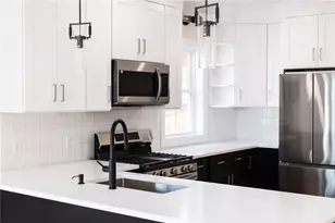 35 Mt Pleasant Ave, Providence, RI 02908 - Photo 9