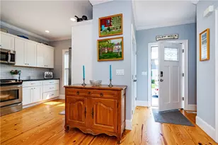 19 Eustis Ave, Newport, RI 02840 - Photo 5