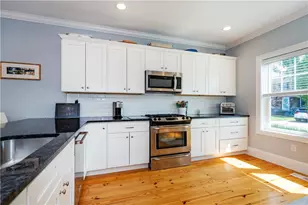 19 Eustis Ave, Newport, RI 02840 - Photo 7