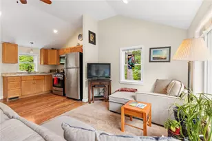 400 Gravelly Hill Rd, South Kingstown, RI 02879 - Photo 9