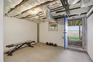 1124 Narragansett Blvd, Cranston, RI 02905 - Photo 45