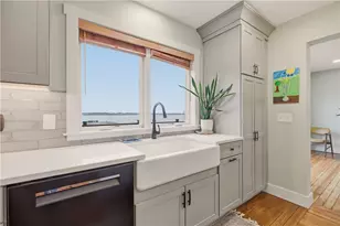 1124 Narragansett Blvd, Cranston, RI 02905 - Photo 17