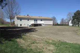 1067 Bark St, Swansea, MA 02777 - Photo 5