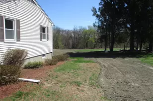 1067 Bark St, Swansea, MA 02777 - Photo 3