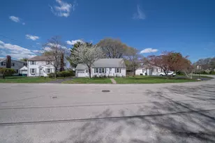 33 Pilgrim Dr, Warwick, RI 02888 - Photo 5