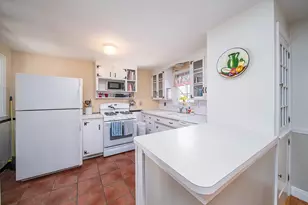33 Pilgrim Dr, Warwick, RI 02888 - Photo 7