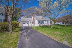 33 Pilgrim Dr, Warwick, RI 02888 - Photo 3