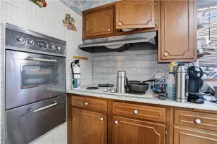 66 Edgehill Rd, Providence, RI 02906 - Photo 3