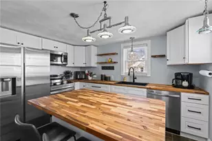 19 Annette Ave, Pawtucket, RI 02861 - Photo 9