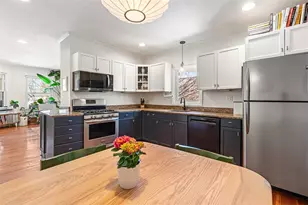 35 Exeter St, Providence, RI 02906 - Photo 13