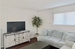 728 Beverage Hill Ave, Pawtucket, RI 02861 - Photo 5